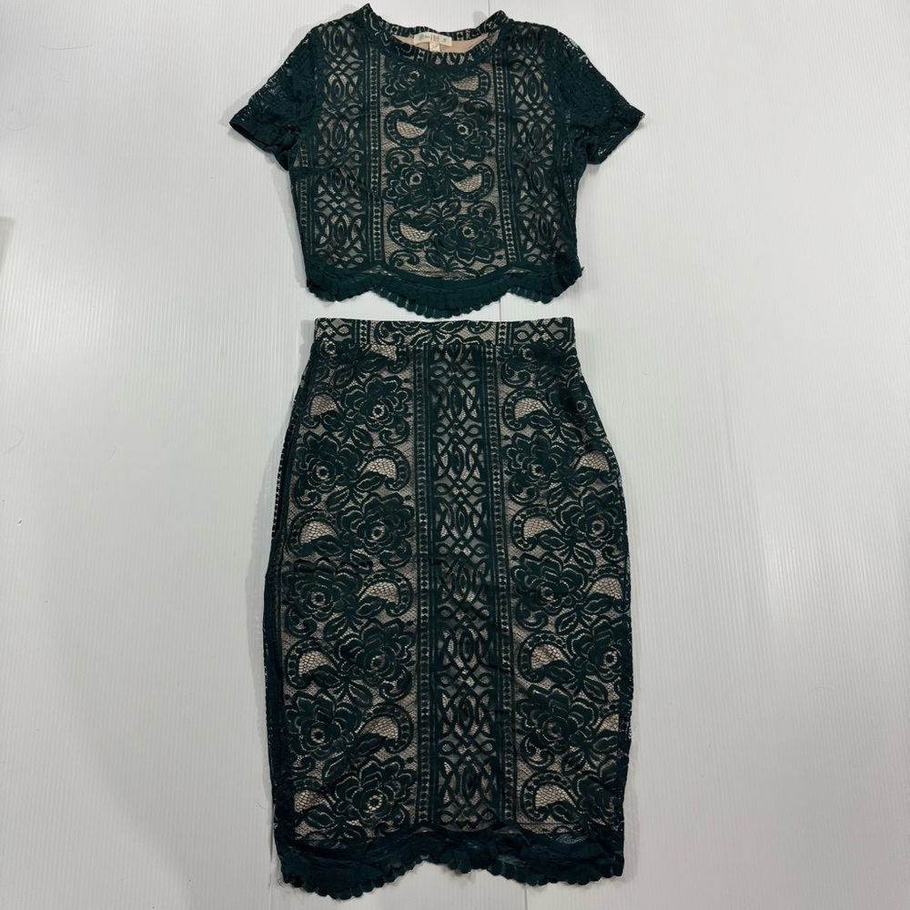 190. Women’s Love, Fire Green Lace 2 piece top & skirt (S)